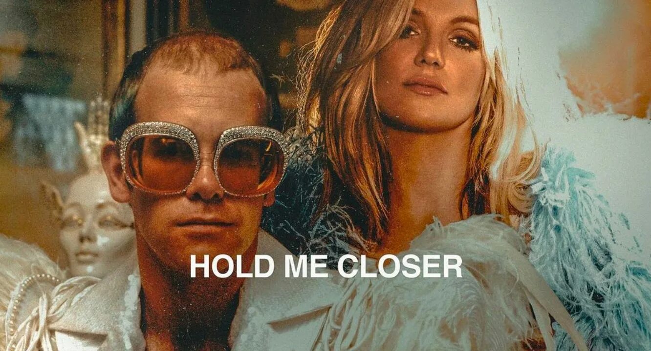 Don t let me closer closer. Elton john britney spears hold me closer. элтон джон и бритни спирс hold me. hold me closer бритни спирс. бритни спирс 2025.