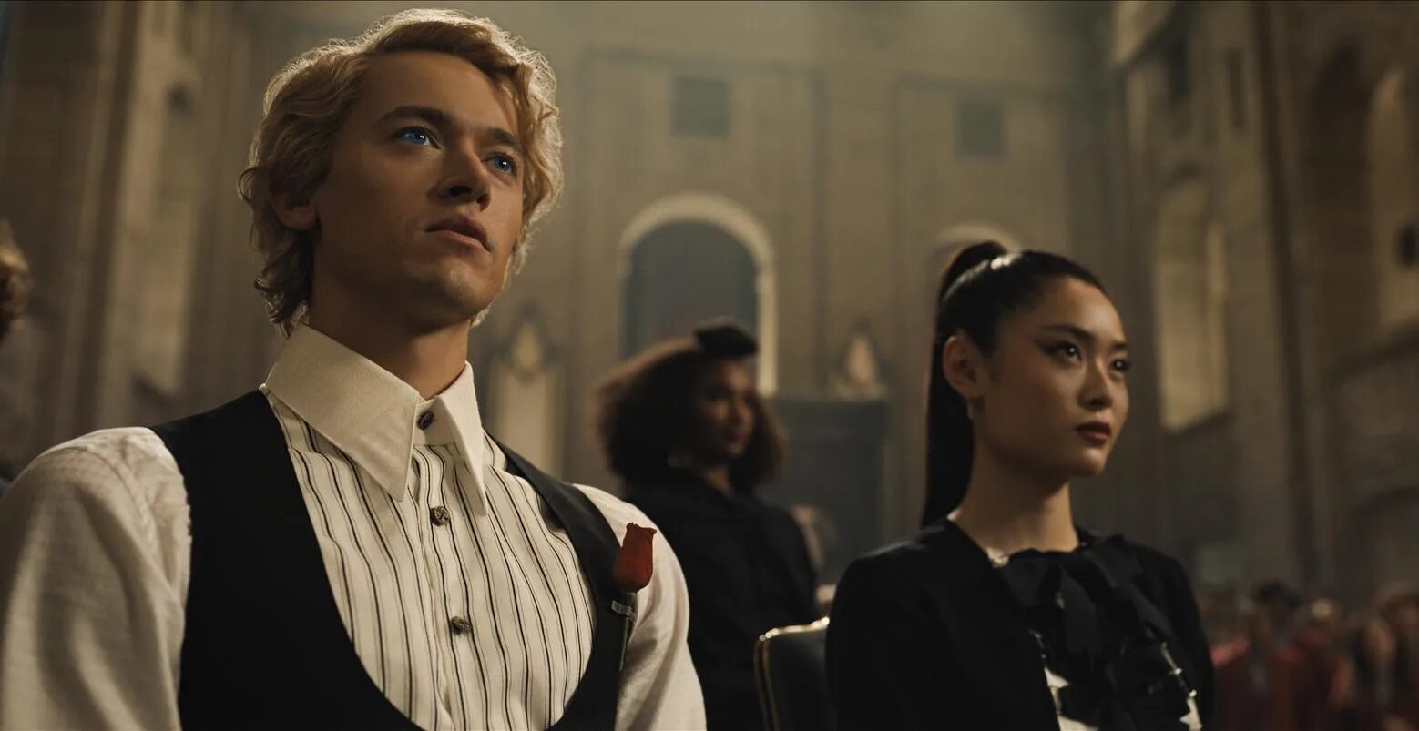 Голодные игры баллада о певчих птицах и змеях. Голодные игры баллада о певчих птицах и змеях. Голодные игры баллада о певчих птицах и змеях. Концовка баллады о певчих птицах. Баллада о певчих птицах и змеях сьюзен коллинз фильм.