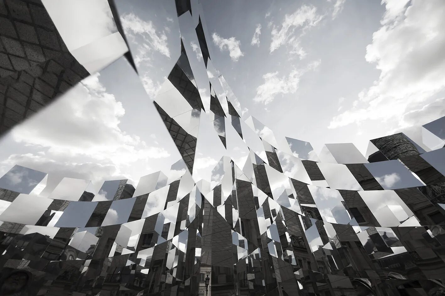 Отражение пространства. Отражение пространства. Отражение пространства. Абстракция в стиле хай тек. Стеклянный коридор.