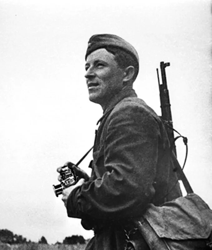 фотокор ркка. фронтовые корреспонденты берлин 1945. военные корреспонденты 1941. константин симонов военный фотокор. военкоры вов.