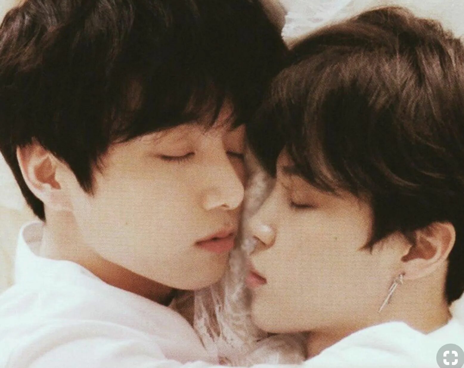 Бтс поцелуи. Чигуки. Чигуки БТС. Чигуки Jikook. БТС Чимин и Чонгук.