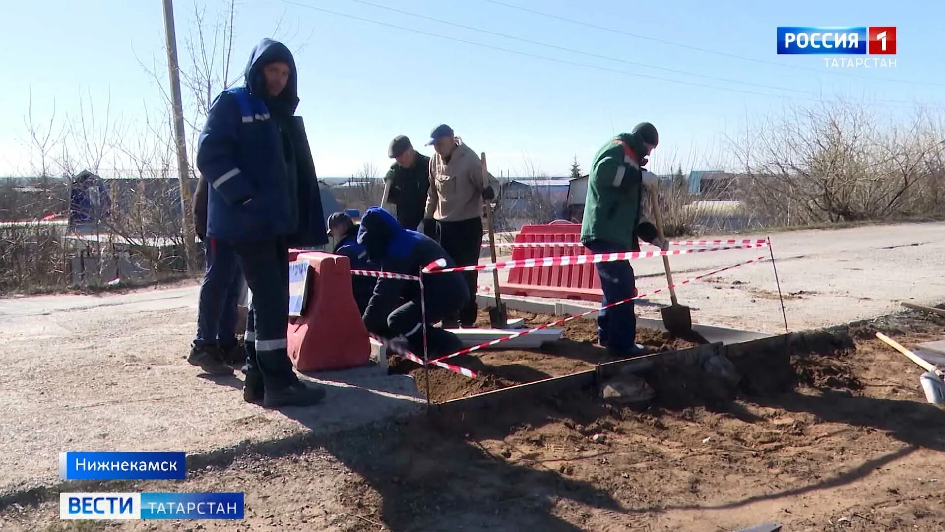 Новости про нижнекамск. Дорожные работы. Заливка бетона за городом. Повреждения после реконструкции. Новости Нижнекамска.