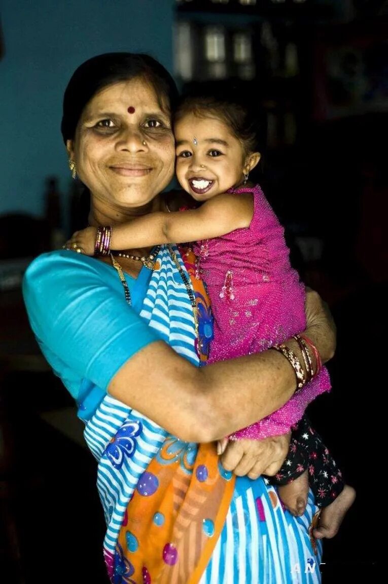 джиоти амге рост. самая маленькая женщина фото. индианка джиоти амге. джиоти амге рост. джиоти амге.