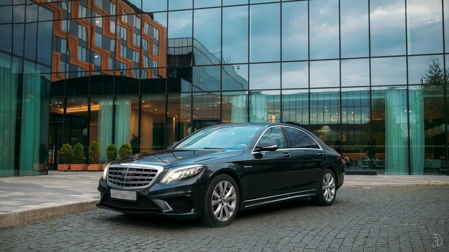 Бизнес автомобили с пробегом. Mercedes Benz s class w222. Mercedes Benz s500 w222. Мерседес Бенц 222. Mercedes Benz s class 222.