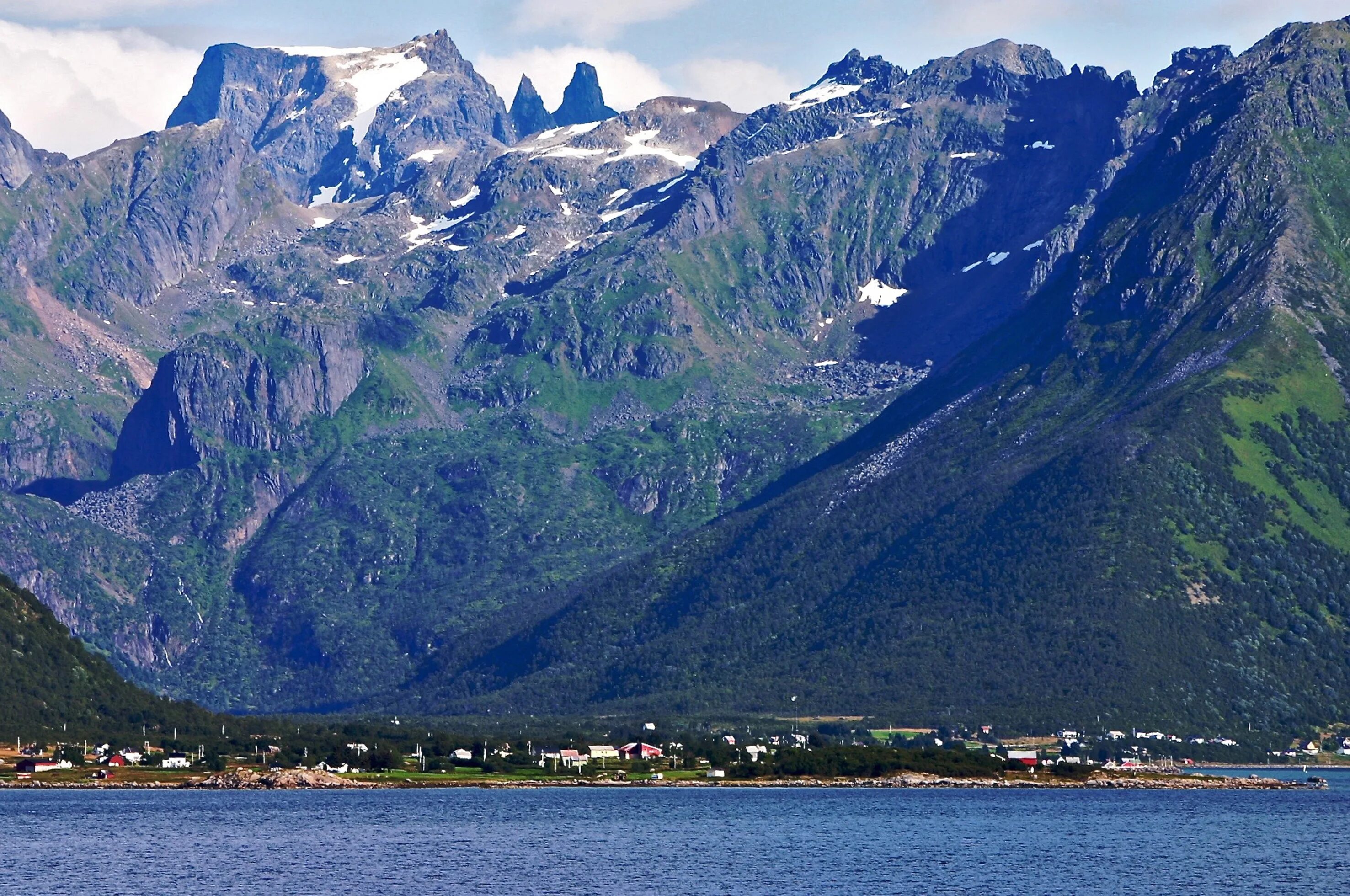 Особенности рельефа норвегии. Скандинавские горы горы Норвегии. Горные хребты Норвегии. Скандинавия северно Горная. Рельеф Норвегии.