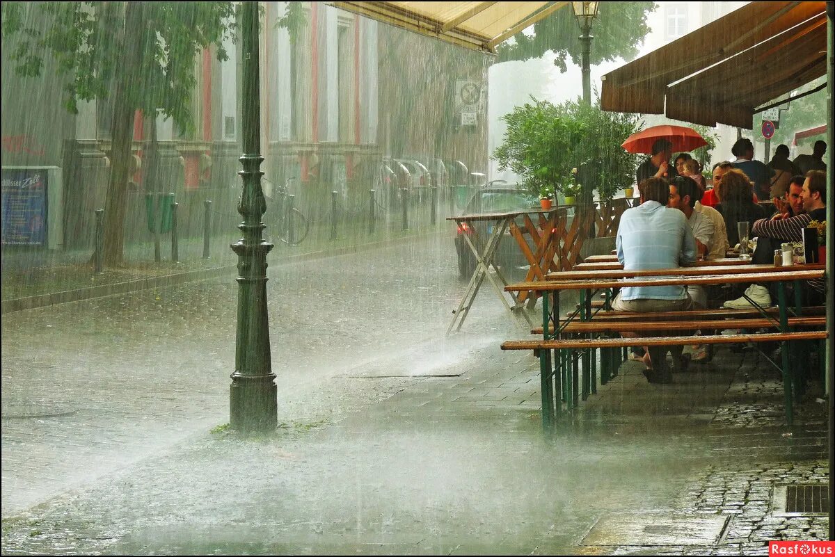 Лето в городе. Ливень летом в городе. Дождь в городе. Летний ливень в городе. Дождливое лето в городе.