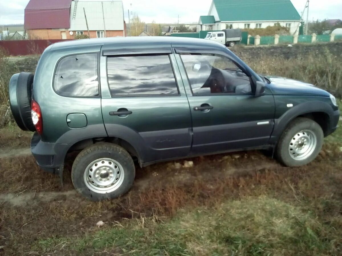 Нива 2123 размеры. ВАЗ 2123 Нива Шевроле. Chevrolet Niva 2123 винил. Нива 2123 зеленая. Нива 2123 1993.