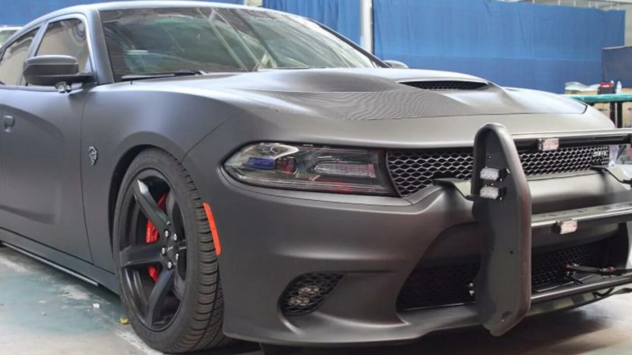 Dodge charger srt hellcat полиция. Бронированный додж. Dodge charger hellcat 2022. Додж челленджер бронированный. Форсаж 7 dodge charger off-road.