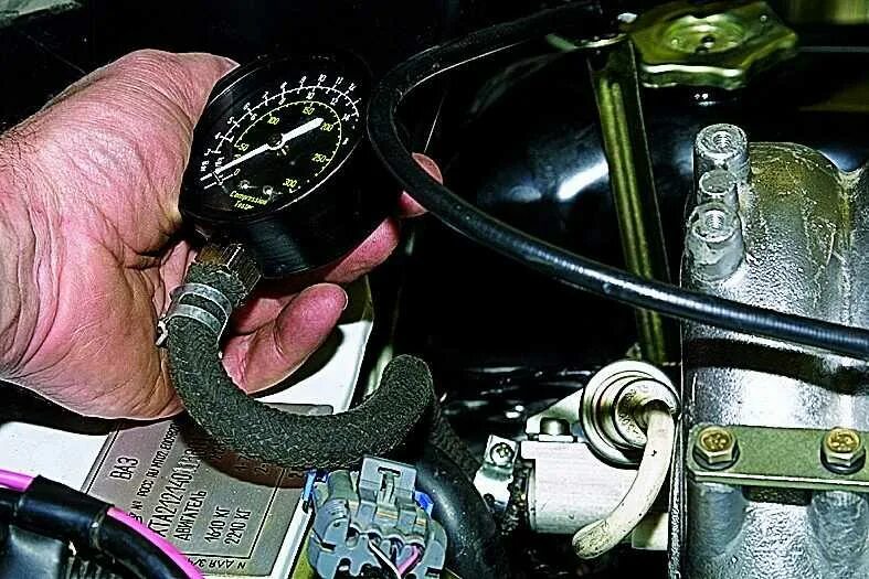 Давление давления масла камаз. Датчик давление масла в двигателе 2106. Ваз 2107 измерить давление топлива. Давление в рампе ваз 2112 16 клапанов. Компрессия двигателя ваз 2106.