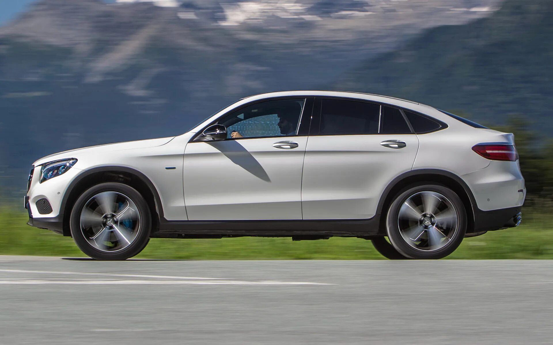 Glc mm. Mercedes glc. мерседес glc купе. glc coupe 2016. мерседес glc 350e 4matic.
