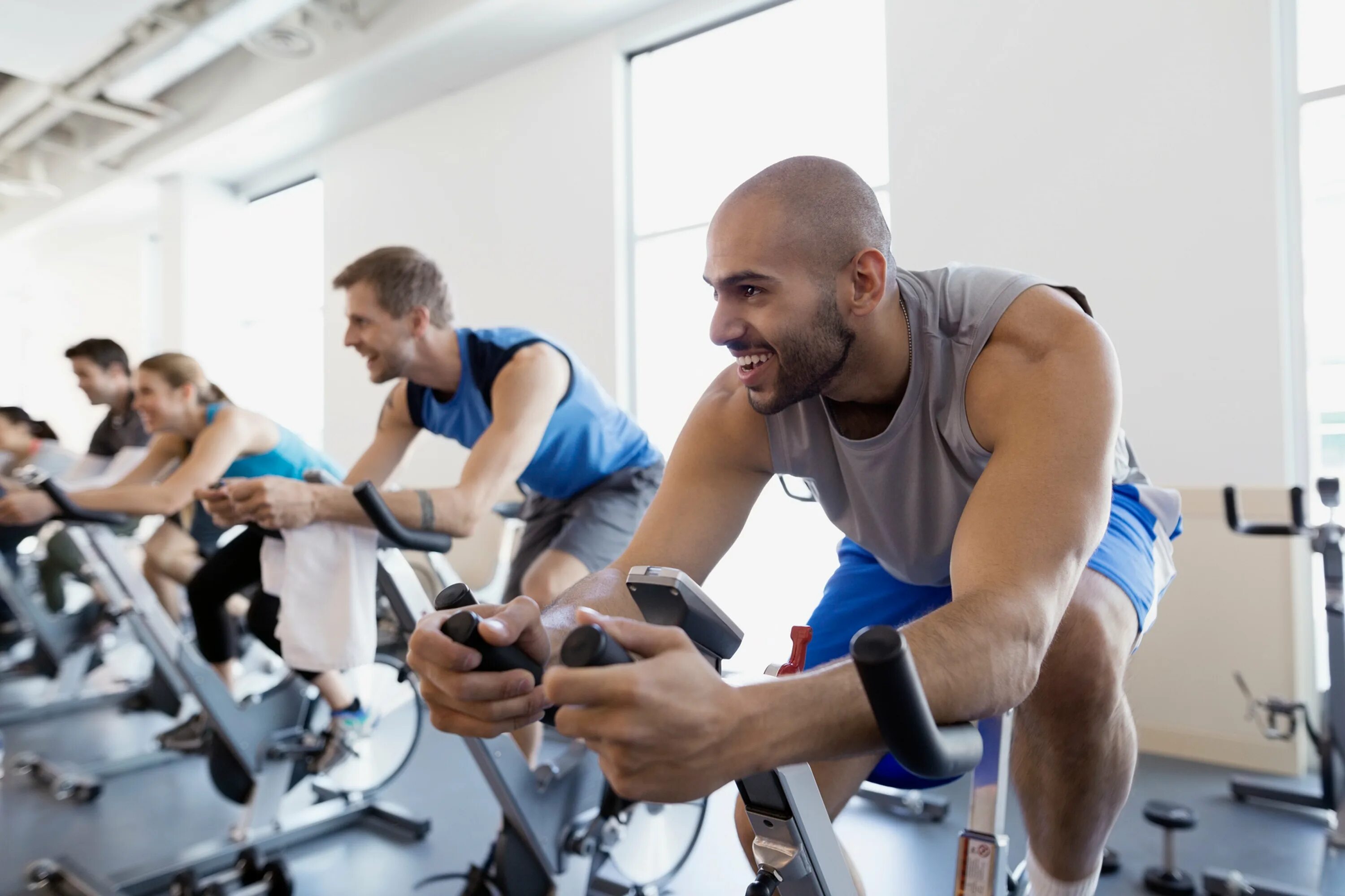 Сайклинг это. Cycling/Spinning (сайклинг/спиннинг). Сайклинг тренировка. Кардио. Маркетинг в фитнесе.