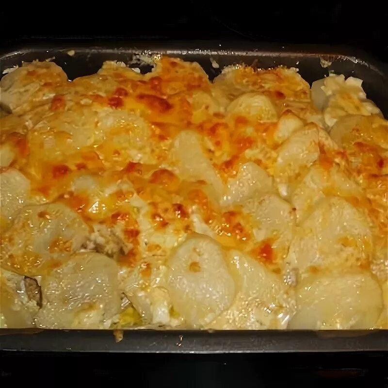 Картошка с филе курицы на протвине. Филе с картошкой в духовке. курица по капитански в духовке. куриное филе с картошкой в духовке. картошка по королевски в духовке с куриным филе.