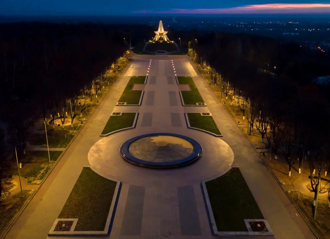 Ютуб брянск. Курган брянск. курган бессмертия брянск красивые фото.