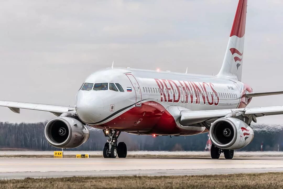 A320 самолет Red Wings. Суперджет Red Wings. RRJ-95 самолет Red Wings. Ред Вингс самолет Airbus 320. Купить билеты на самолет red wings