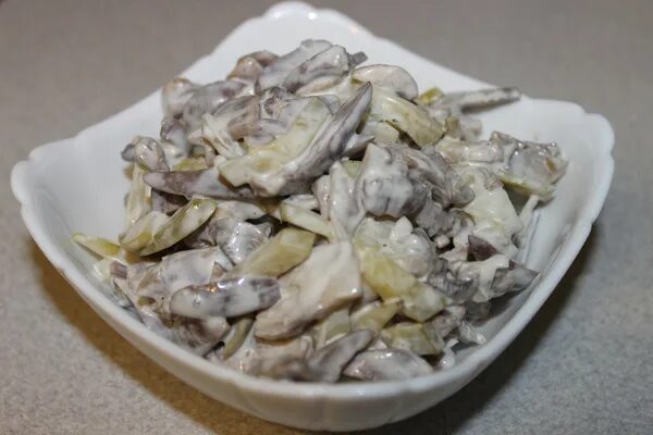 Желудки с маринованным луком салат. Салат из куриных желудочков с грибами и луком. куриные желудочки с солеными огурцами. салат из куриных желудков с маринованным луком. салат из куриных желудочков с маринованным луком.