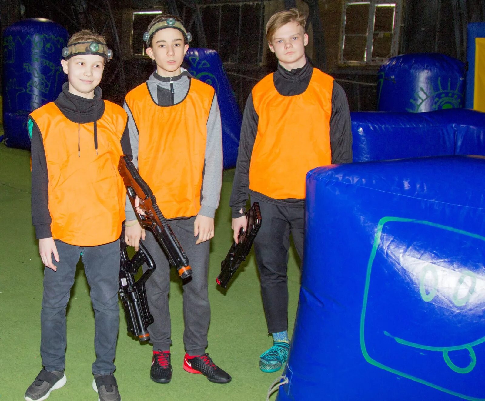 Лазертаг надым. Лазертаг а городе надыме. Лазертаг надым. Лазертаг надым телефон. Лазертаг авентура чертаново.