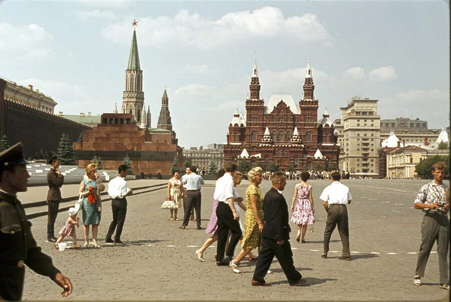 16 40 по москве. Москва 1956 в фотографиях Жака Дюпакье. СССР Жака Дюпакье. Красная площадь 50е. Москва СССР 1950 красная площадь.