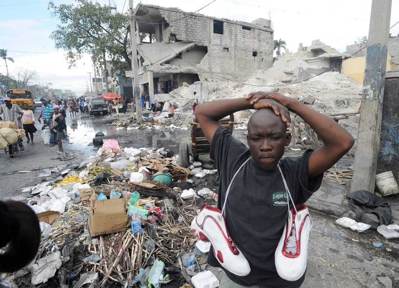 На гаити едят людей. Землетрясение на Гаити 2010. Землетрясение на Гаити 12 января 2010 года. Порт-о-Пренс Гаити. Землетрясение в порт о Пренс Гаити.