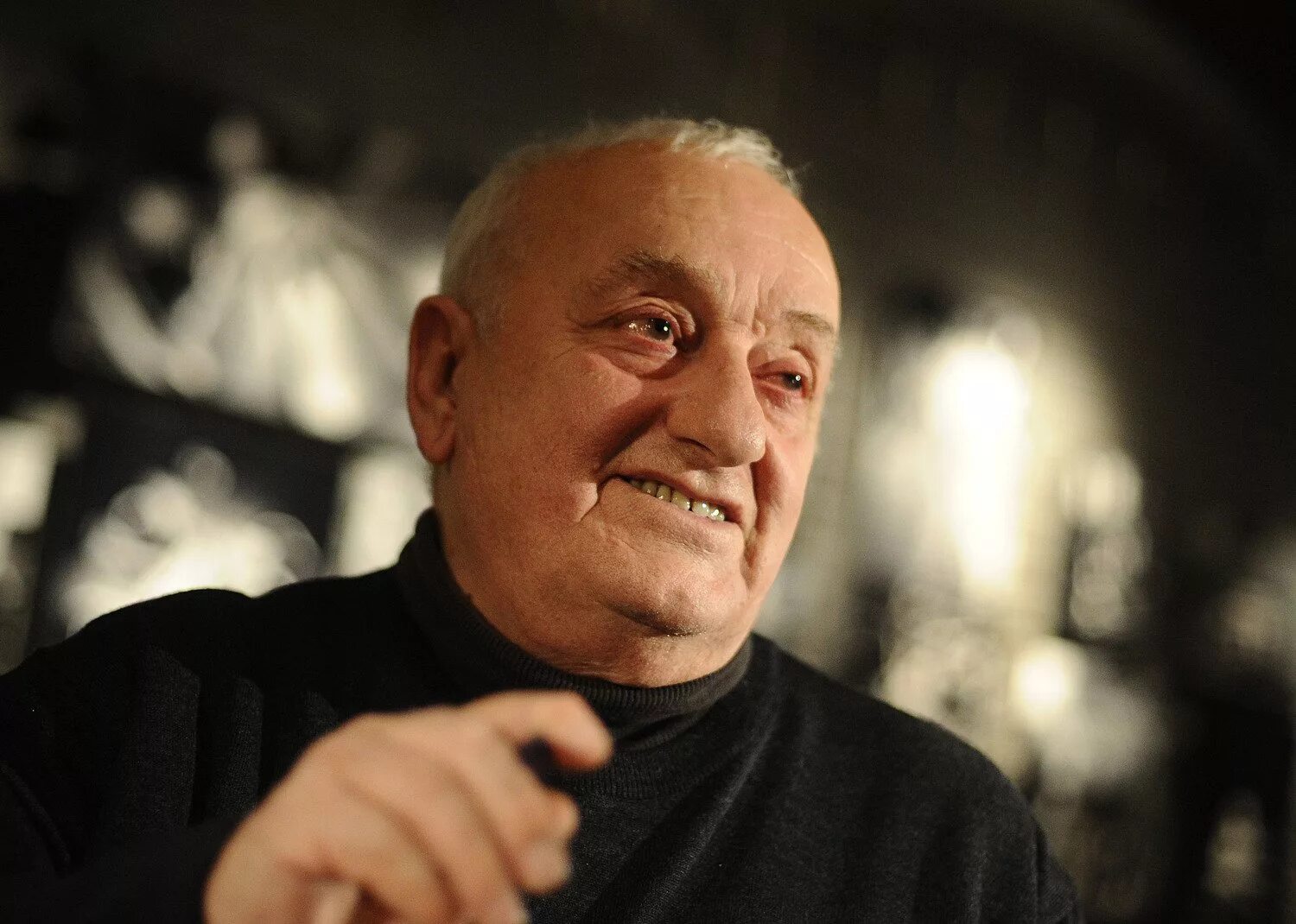 режиссер грузин в россии. роберт робертович стуруа. режиссер грузия. иоселиани режиссер. резо габриадзе грузинский режиссер.