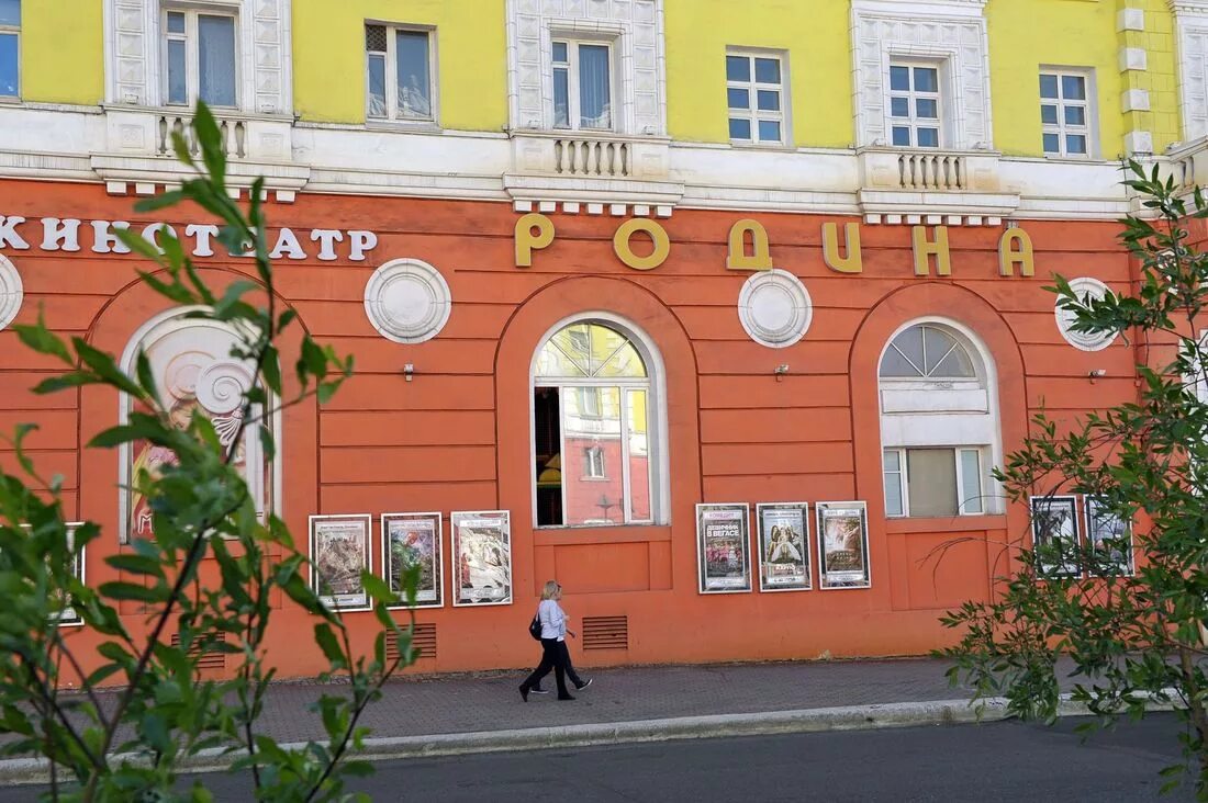 Норильск кинотеатр родина здание. Кинотеатр талнах родина. Норильск, кинотеатр,, родина. Кинотеатр норильск. Art hall норильск.