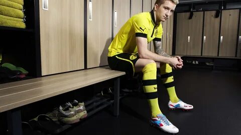 Футболисты в раздевалке