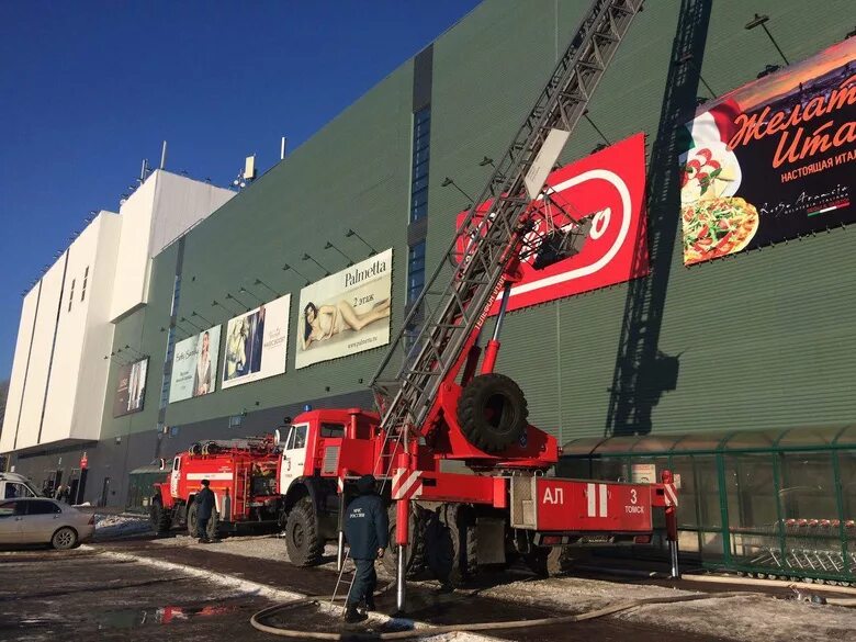 Серебряный город иваново. Эвакуация трц. Тц город томск. В новосибирске эвакуировали торговые центры. Тц город эвакуация.