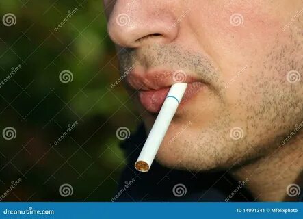 Я иду по улице во рту сигарета