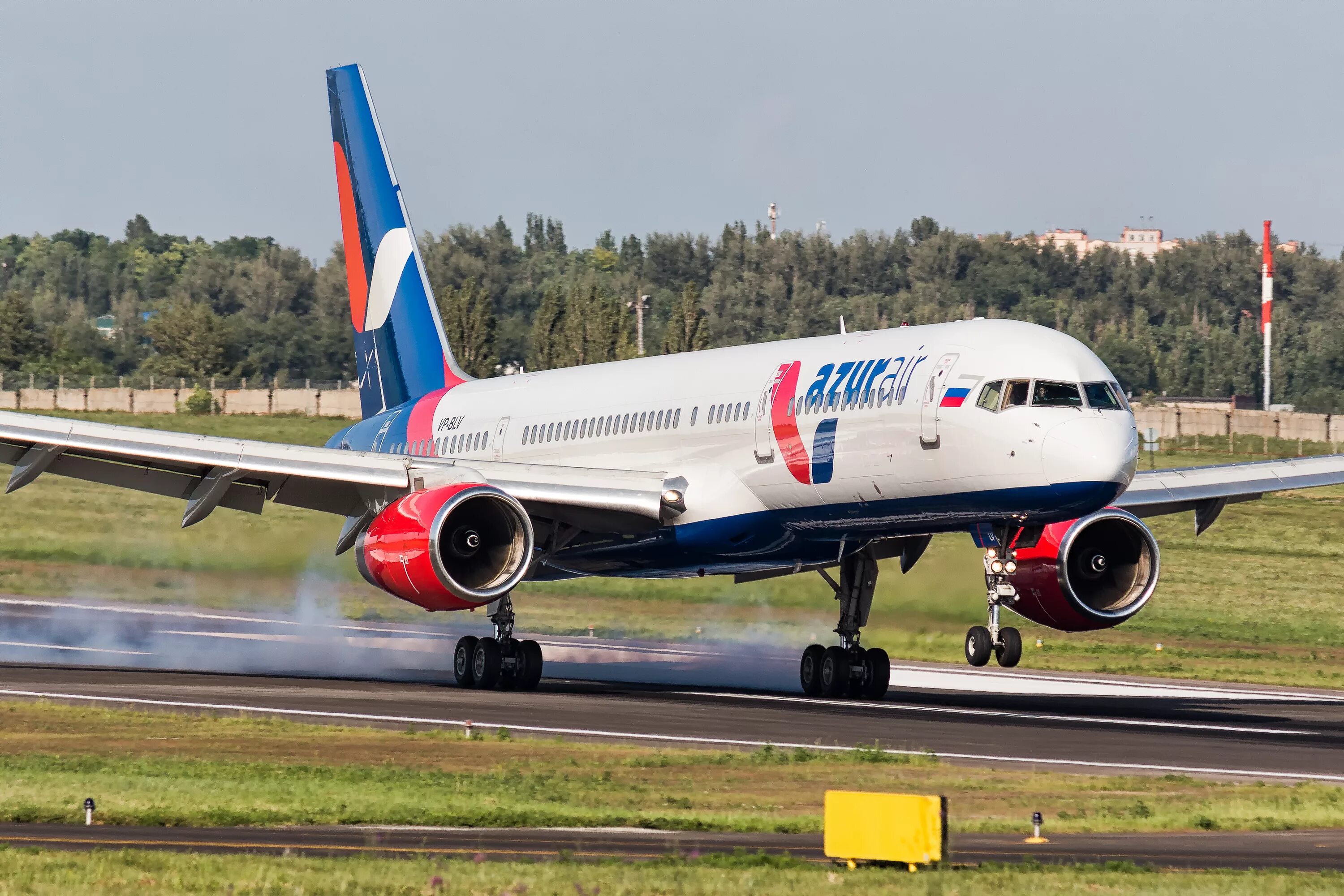 Azur фото. Самолет Азур. Авиалинии Азур Эйр. Самолеты Азур АИР. Самолёт Azur Air Ukraine 757.