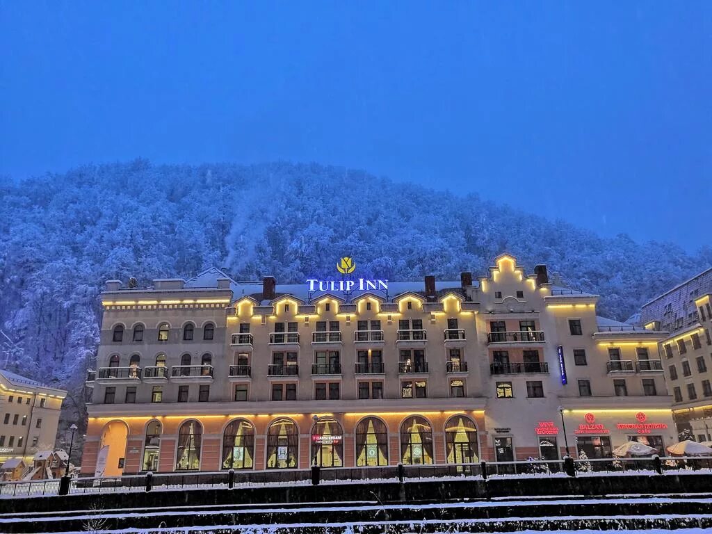 Тюлип инн сайт. Tulip Inn Rosa Khutor 3 красная Поляна. Красная Поляна Сочи Голден Тулип.