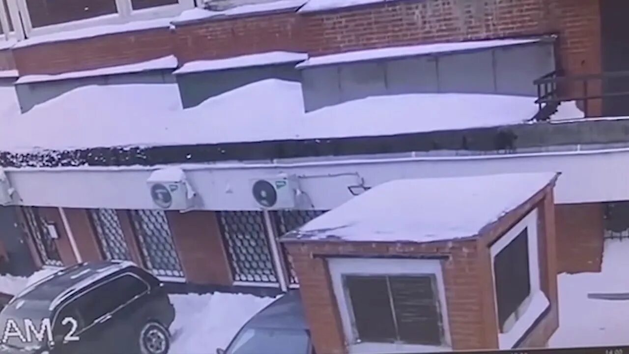 Девочка упала с 14. Девочка спрыгнула с 14 этажа. Девушка выбросилась из окна 16 этажа. Девушка спрыгнула с 9 этажа. Девушка спрыгнула с 16 этажа.