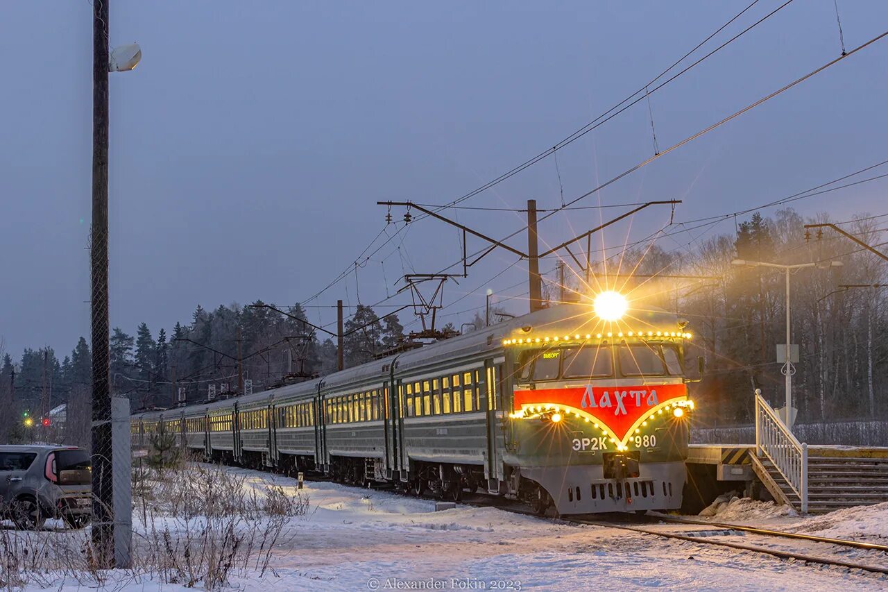Электричка лахта финляндский вокзал. Электричка лахта. Эр2к-980 яхрома. Ретро поезд санкт-петербург выборг. Электропоезд лахта.