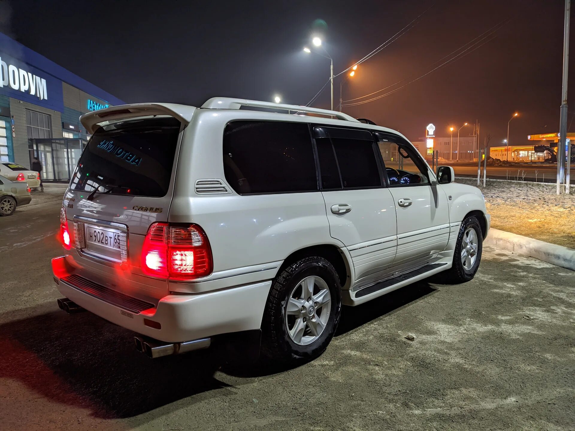 Lexus lx470 2006 белый. Тойота lx470. Тойота Лексус 470. Тойота Сигнус Lexus lx470.