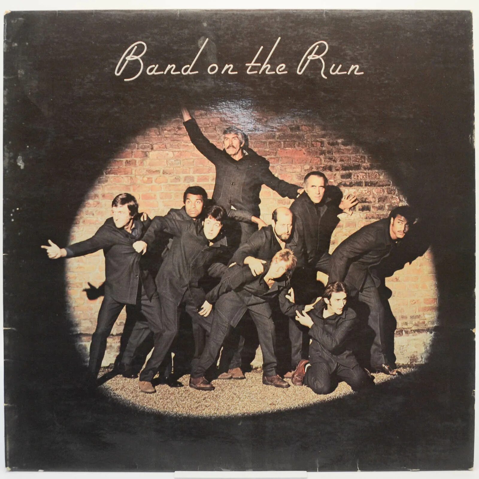 Band on the run. Группа paul mccartney and wings band on the run. paul mccartney band on the run 1973. band on the run пол маккартни. band on the run обложка альбома.