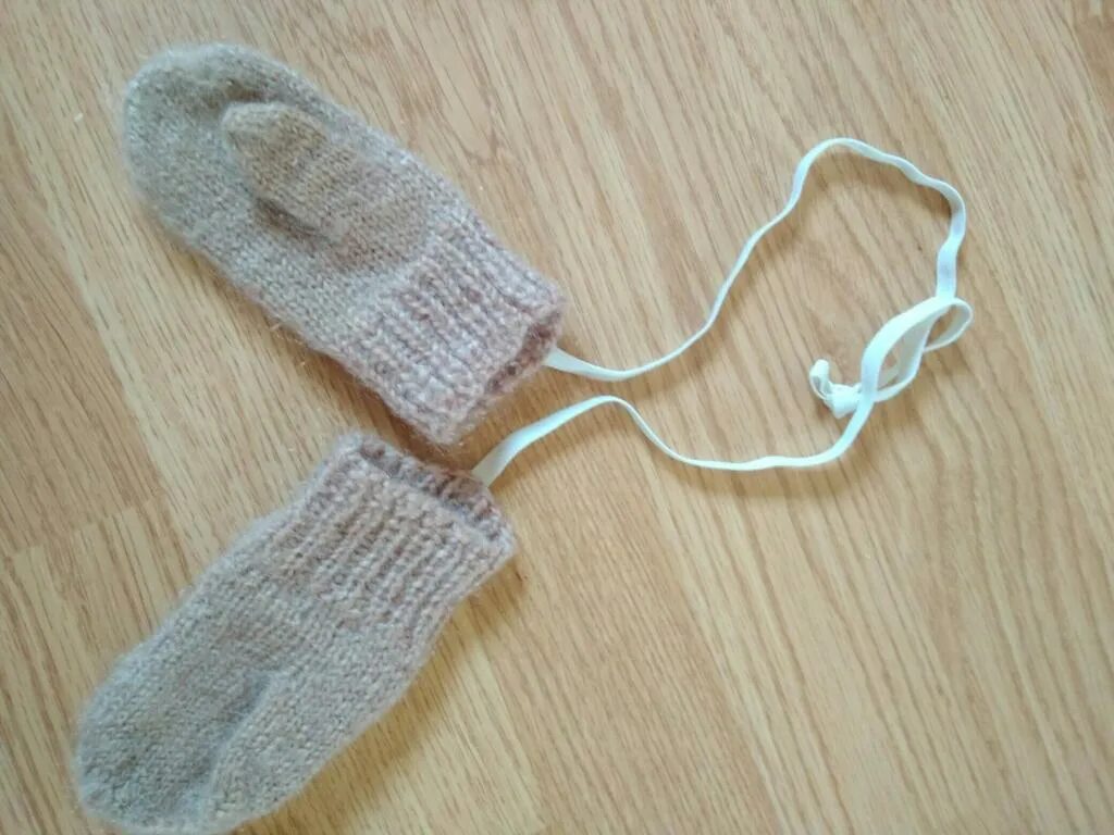 Как пришить резинку к варежкам ребенку. Резинка для варежек. Варежки на резинке детские. Рукавицы на резинке. Варежки на резинке детские.