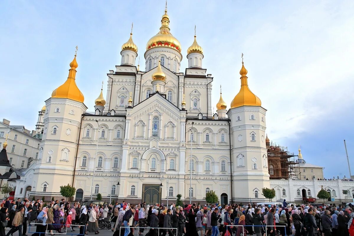 Свято успенский почаевский монастырь. Почаево-успенская лавра. Почаевская лавра находится. Почаевская лавра находится. Свято-успенская почаевская лавра, украина, почаев.