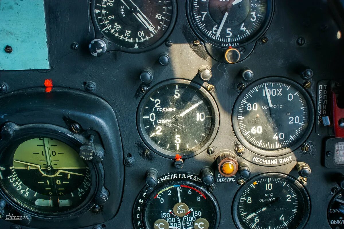 приборная панель вертолета ми-2. приборная панель ми 8. лодочные приборы фария. ми-8 кабина. приборная панель ка-26.