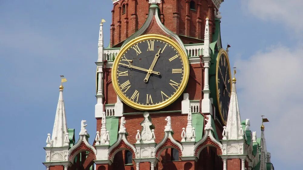 Масса курантов установленных на спасской башне московского. Спасская башня Кремля. Спасская башня башни Московского Кремля. Часы Спасская башня Московского Кремля. Часы Спасской башни Московского Кремля.