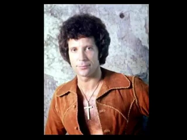It is not unusual. Tom jones. tom jones в молодости. том джонс в молодости. it’s not unusual том джонс.