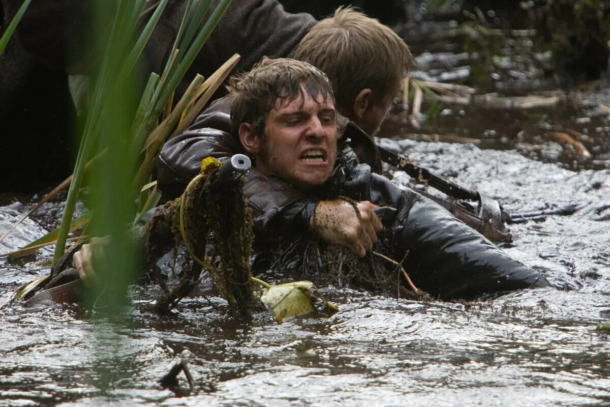 Хф вызов. Вызов фильм 2008. вызов»  defiance (2008). дэниел крейг партизан фильм. дэниел крейг в фильме вызов.
