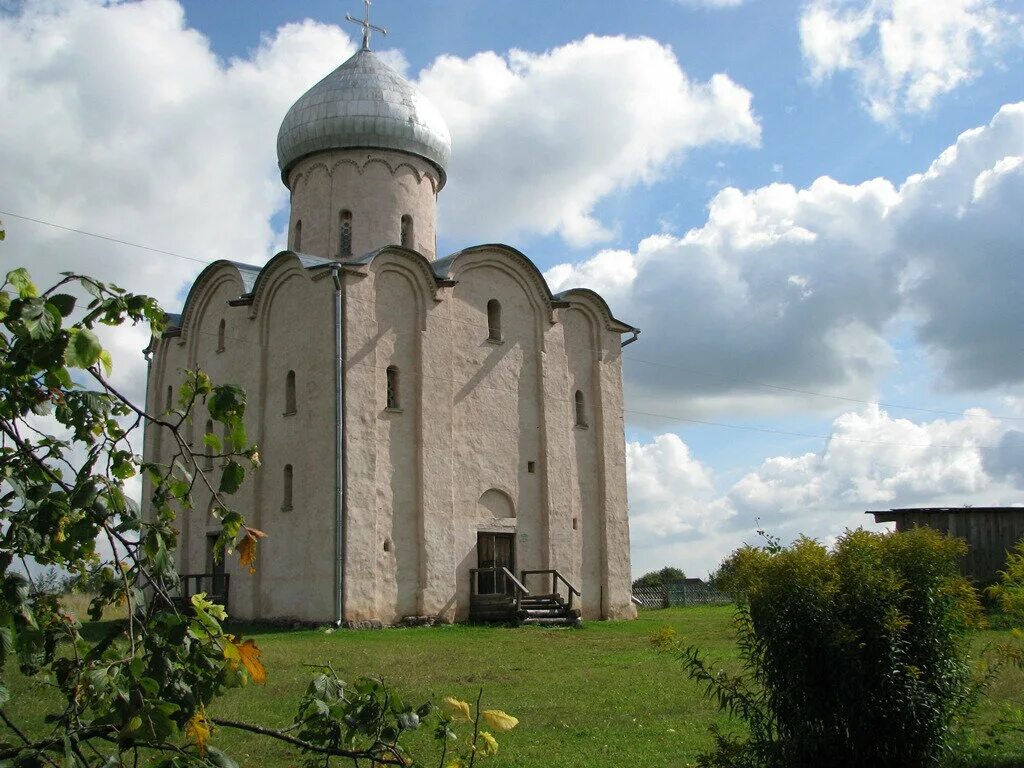 3 церковь спаса на нередице. Храм на нередице в новгороде. храм спаса преображения на нередице. спаса на нередице новгород. церковь спаса на нередице под новгородом.