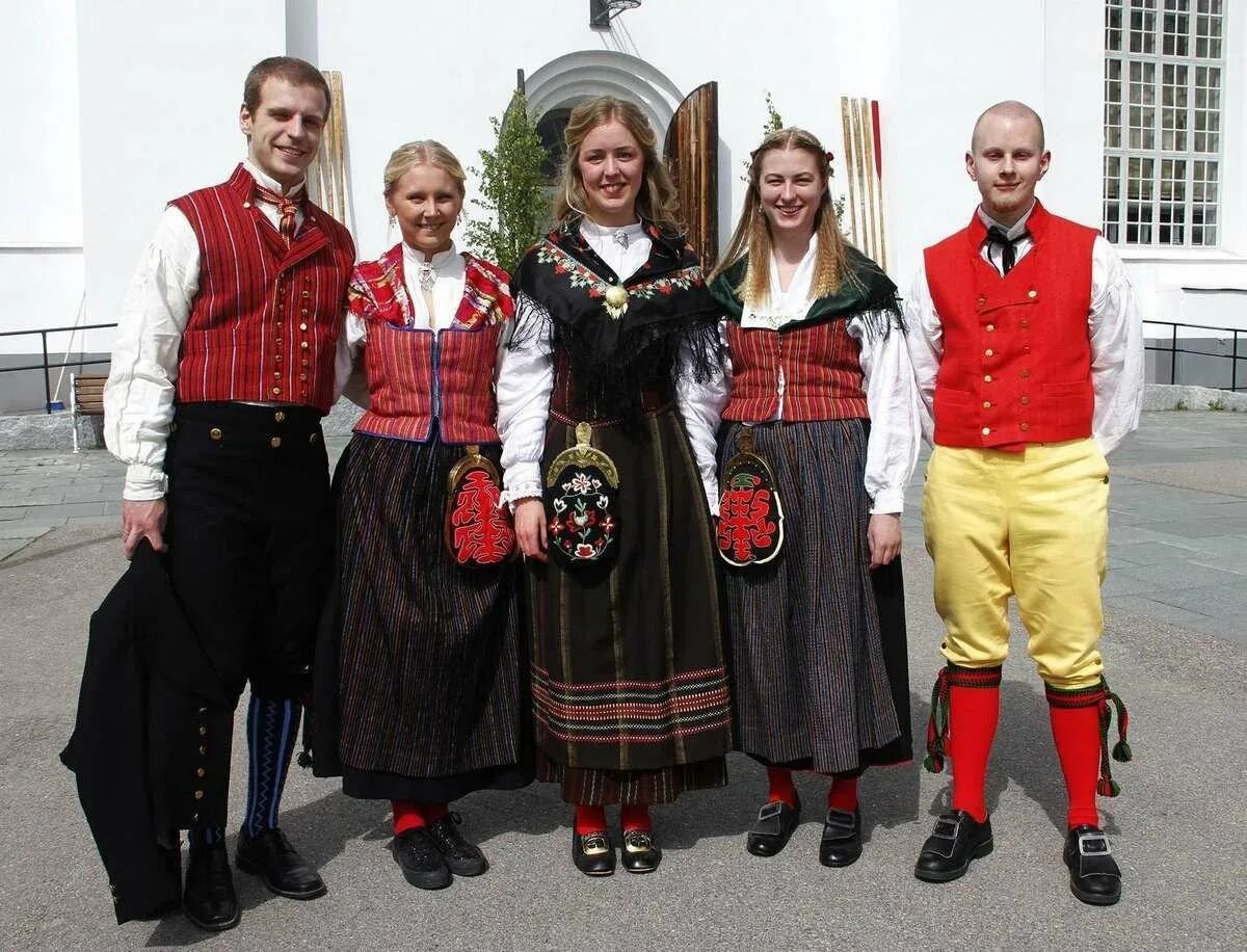 какой национальной швеции. шведский национальный костюм мужской. принцесса мадлен швеция. нац день швеции мадлен. бунат национальная одежда швеции.