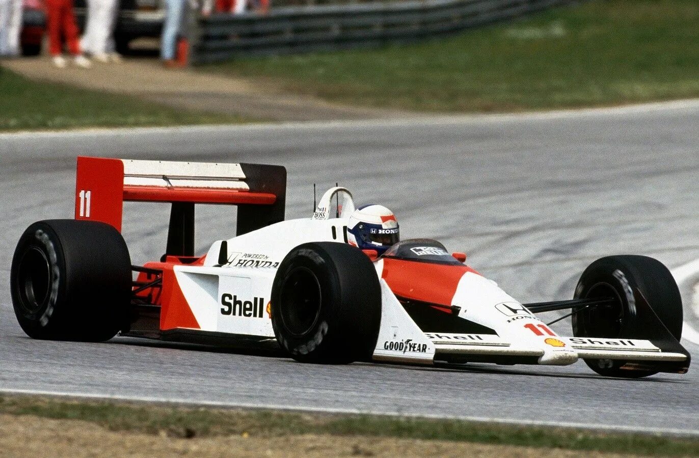 Прост формула 1. MCLAREN 1988. Болид MCLAREN 1988. MCLAREN f1 1998. 1988 MCLAREN Honda mp4/4 f1.