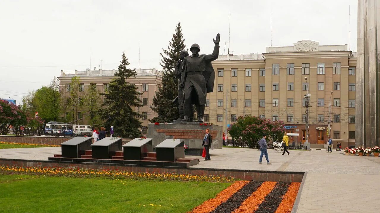 Тула размер города. Площадь Победы Тула. Монумент площадь Победы Тула. Памятник в Туле на площади Победы. Тула город герой памятники.