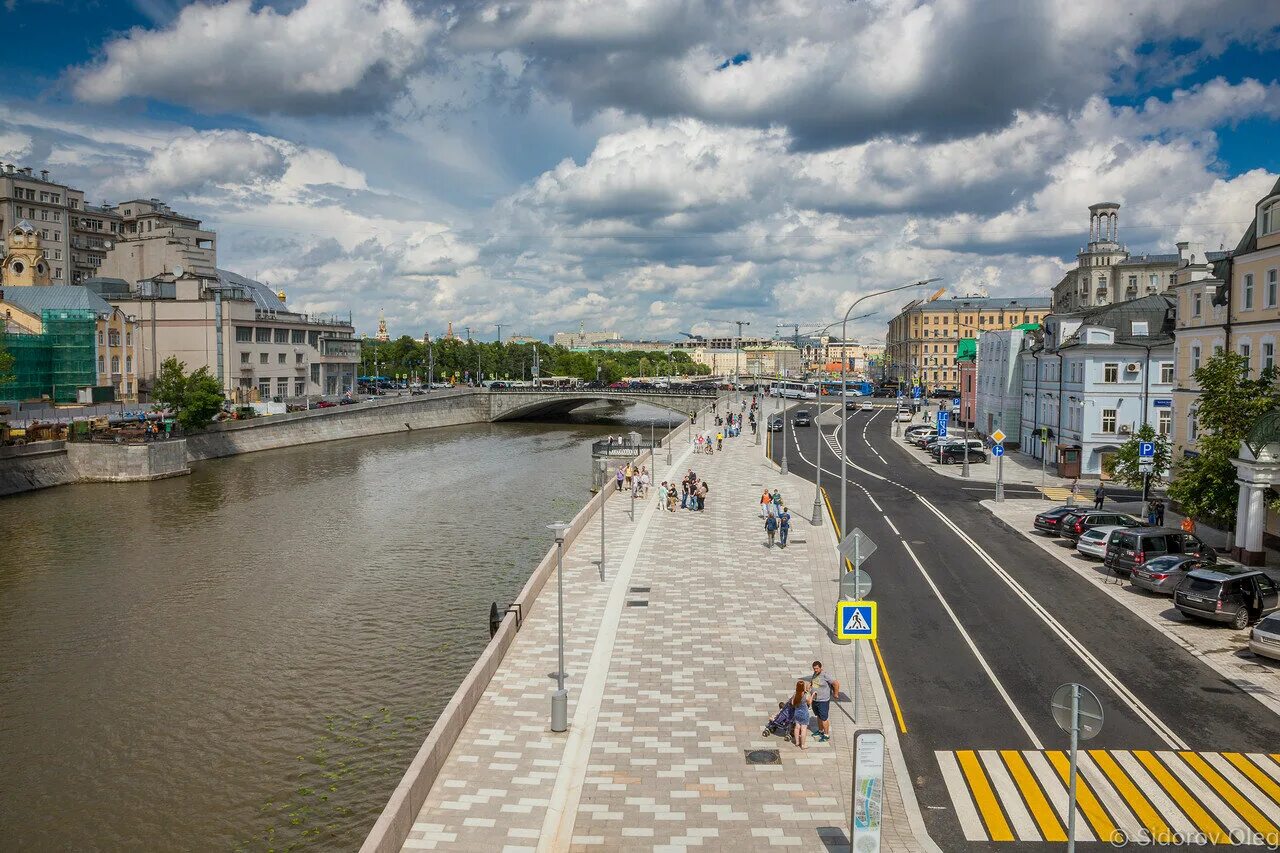 Набережная в москве где. Якиманская набережная Москва. Река Якиманка в Москве. Якиманская набережная парк. Набережная Москва реки Якиманка.