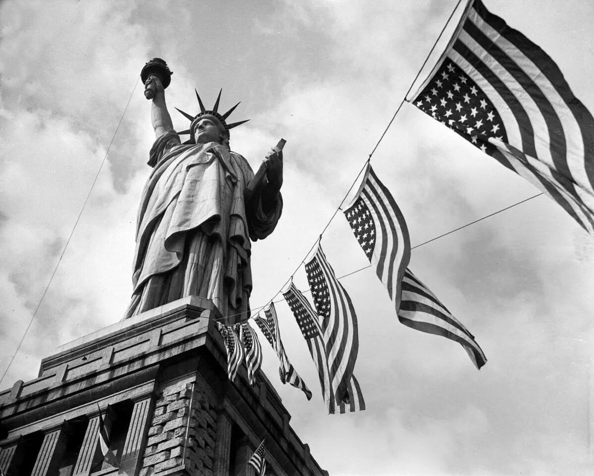 Открытие статуи свободы в Нью-Йорке. Статуя свободы Нью-Йорк 19 век. 1886 Открытие статуи свободы. Статуя свободы 1924. Про свободу на английском