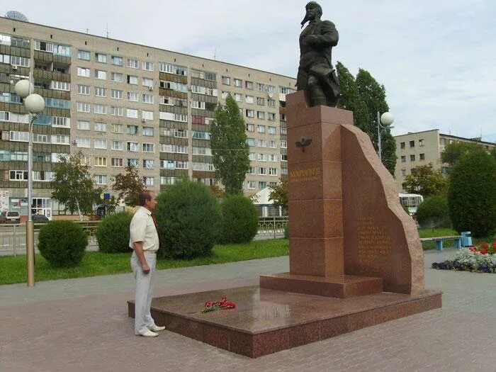 Камышин места. Памятники г камышин волгоградской области. памятник маресьеву г камышин. памятник маресьеву в волгограде. бульвар маресьева камышин.