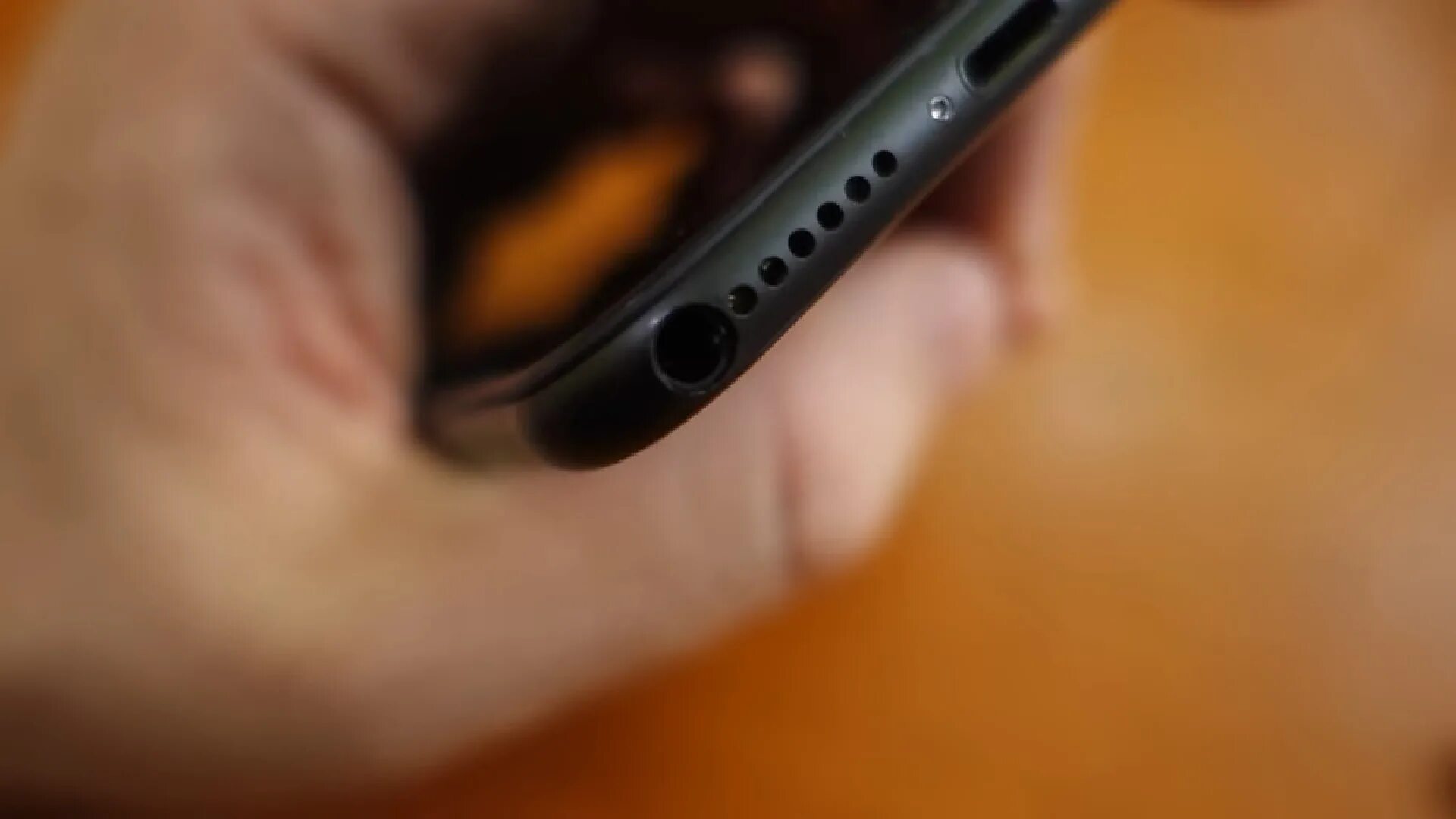 Как почистить разъем для наушников. Iphone 7 разъем. iphone 7 разъем для наушников. разъём для наушников айфон 7. айфон 7 гнездо для наушников.