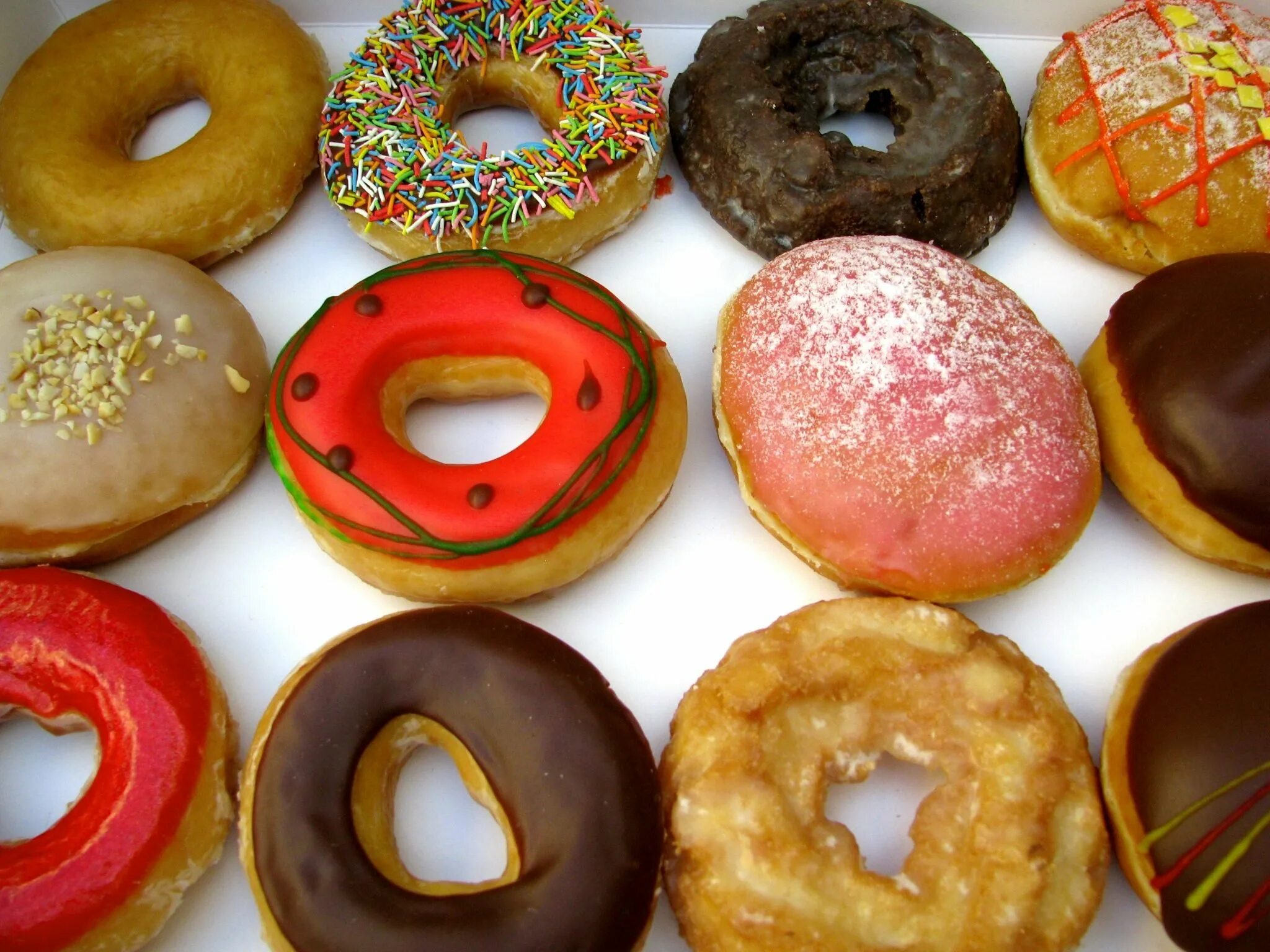 данкин донатс. советские пончики. дизайнерские пончики. пончики в коробке. американские пончики.