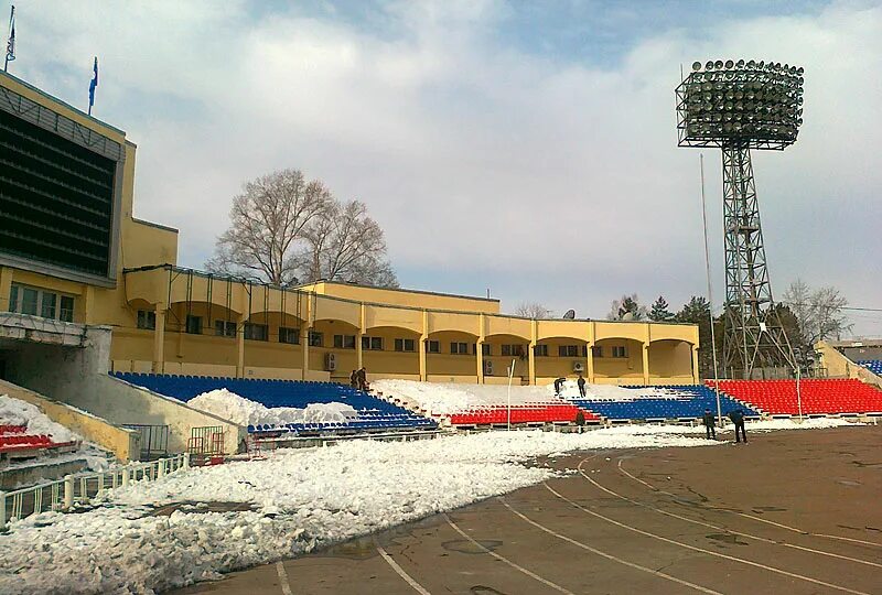 Стадион имени Ленина Хабаровск. Lenin Stadion Хабаровск. Стадион имени Ленина Советская 1 Хабаровск бассейн. Стадион имени Ленина Луганск. Стадион в хабаровске