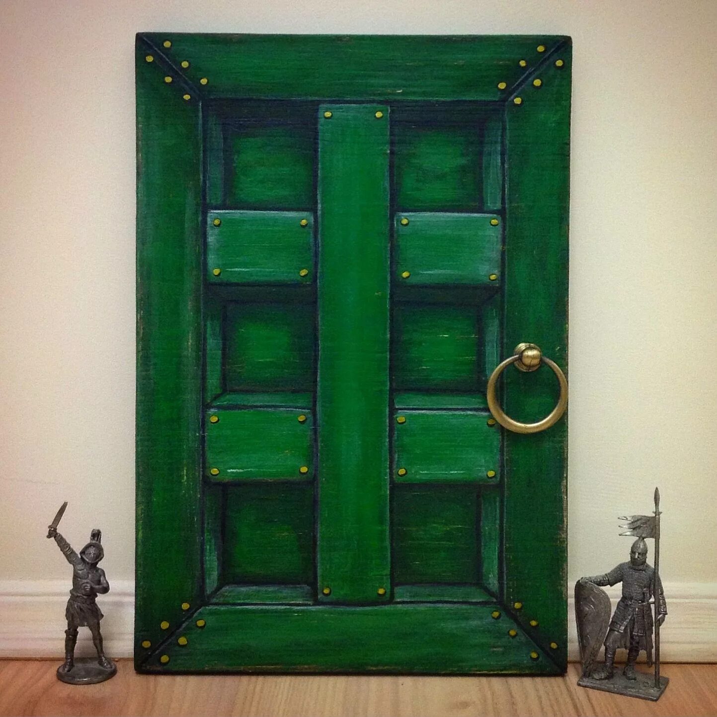 Зеленая дверь Макс Фрай. Зеленая дверь. Зеленая входная дверь. Салатовая дверь.